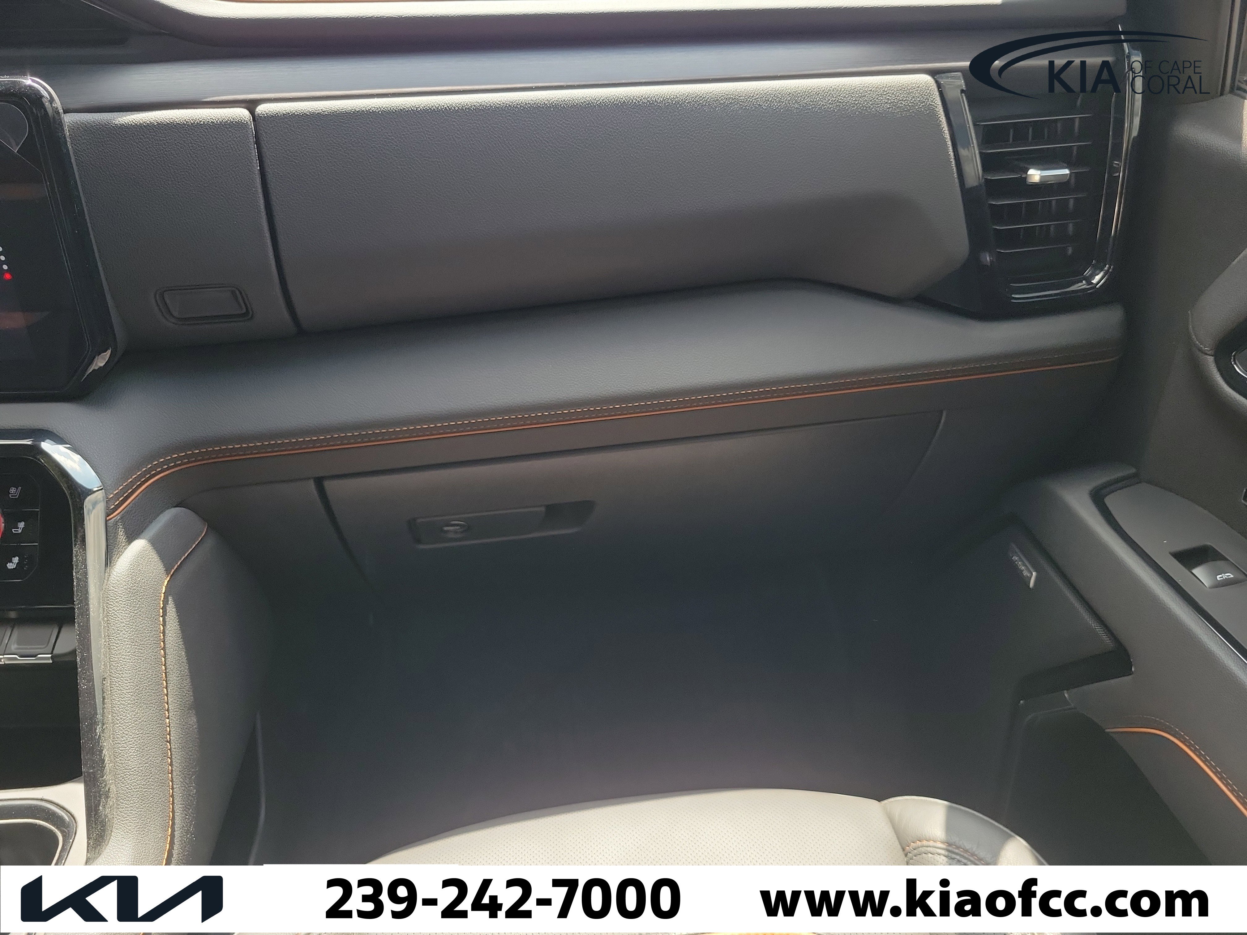 Used 2025 GMC Sierra 1500 AT4 w/ AT4 Premium Package AWD/4WD image 13