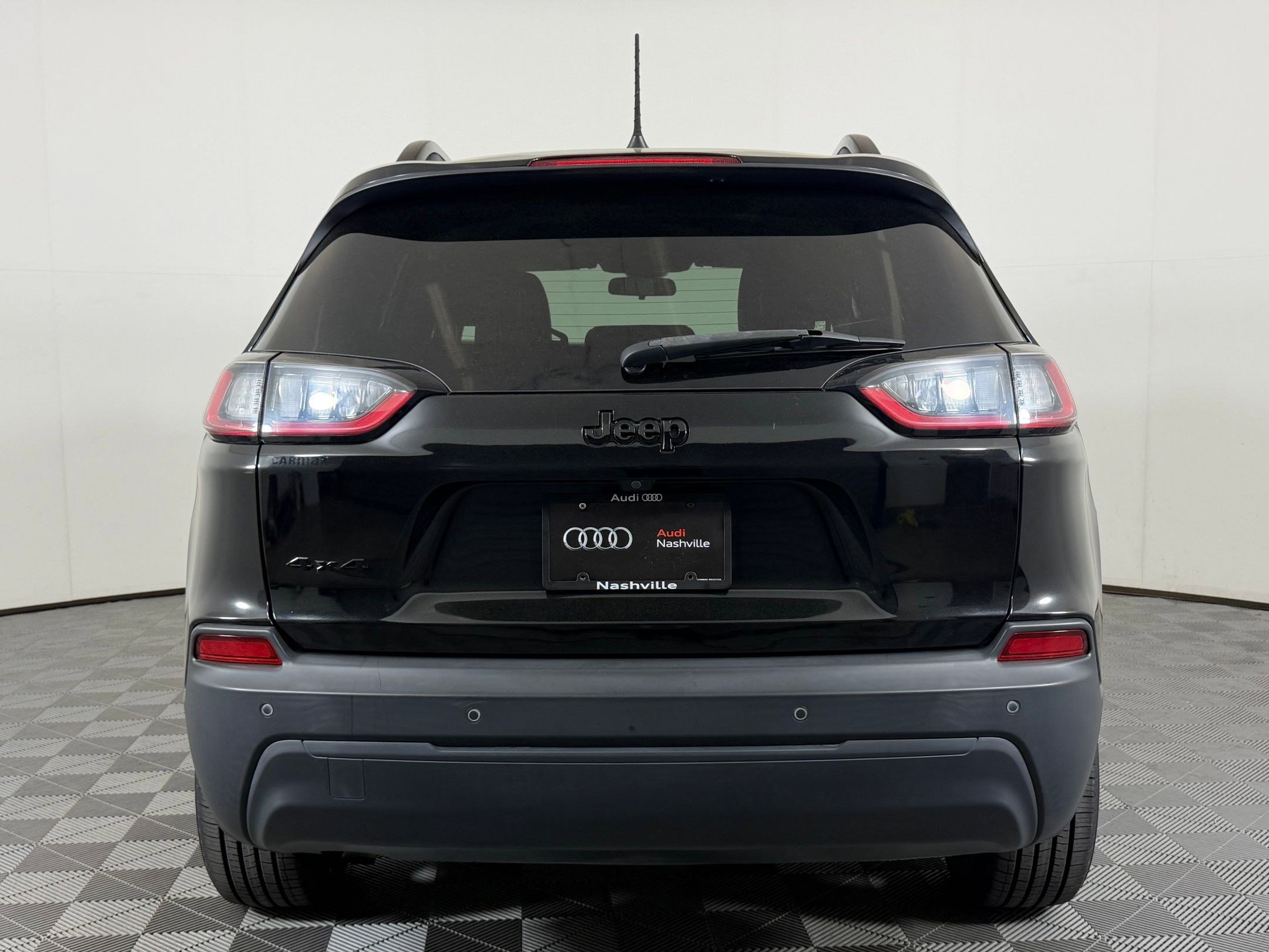 Used 2019 Jeep Cherokee Latitude Plus AWD/4WD image 10