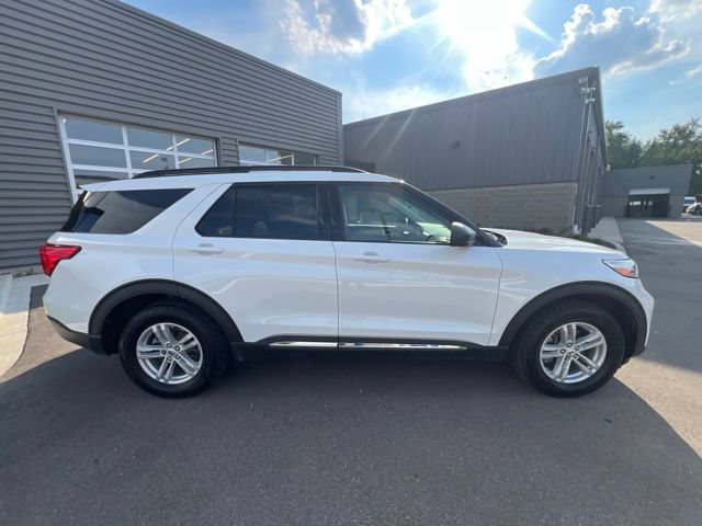 Used 2024 Ford Explorer XLT w/ Equipment Group 202A AWD/4WD image 4