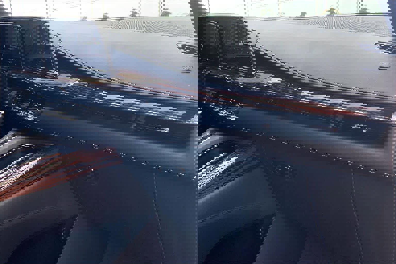 Used 2024 Cadillac Escalade Premium Luxury RWD image 17