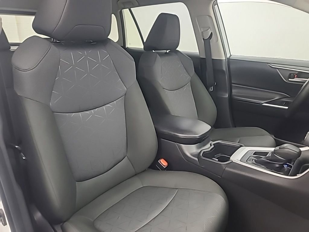 Used 2025 Toyota RAV4 XLE image 17