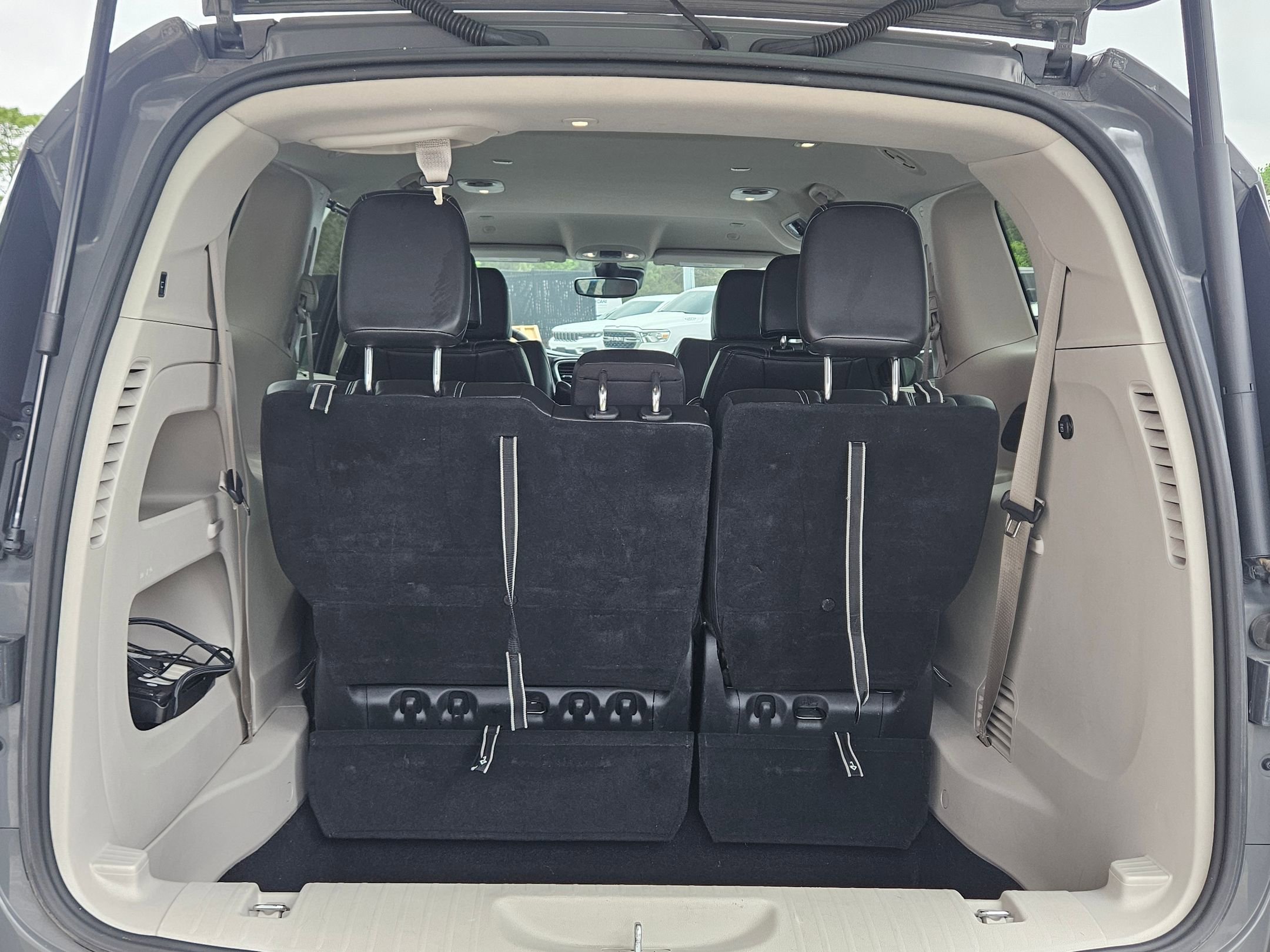 Used 2023 Chrysler Pacifica Touring-L image 29