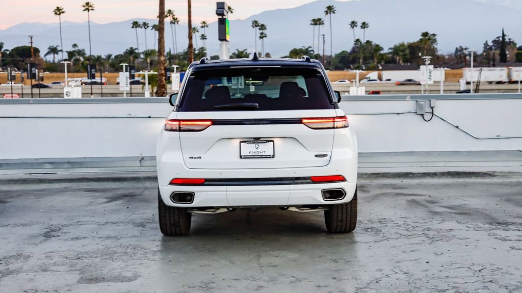 New 2025 Jeep Grand Cherokee Summit image 8