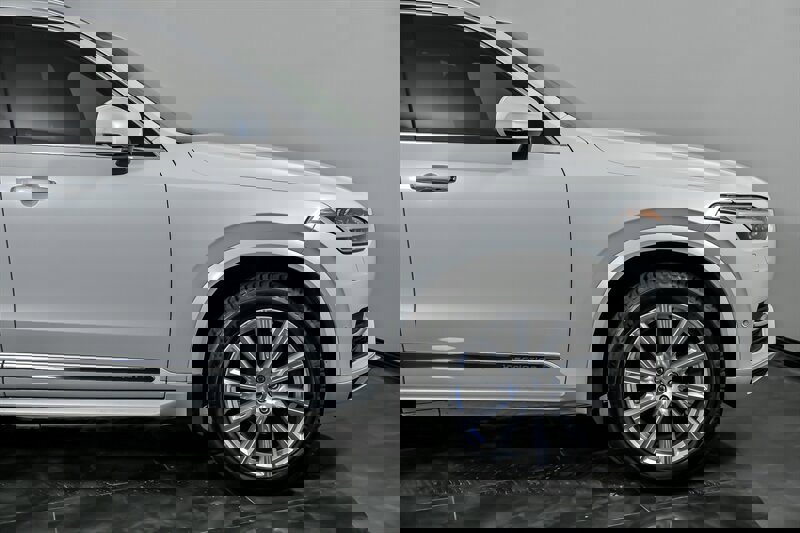 Used 2016 Volvo XC90 T8 Inscription image 12