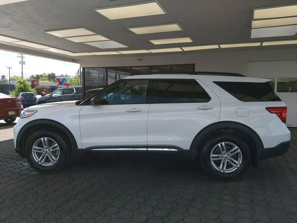 Used 2022 Ford Explorer XLT w/ Equipment Group 202A AWD/4WD image 11