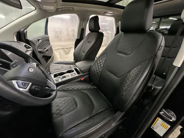 Used 2024 Ford Edge Titanium w/ Equipment Group 301A AWD/4WD image 18