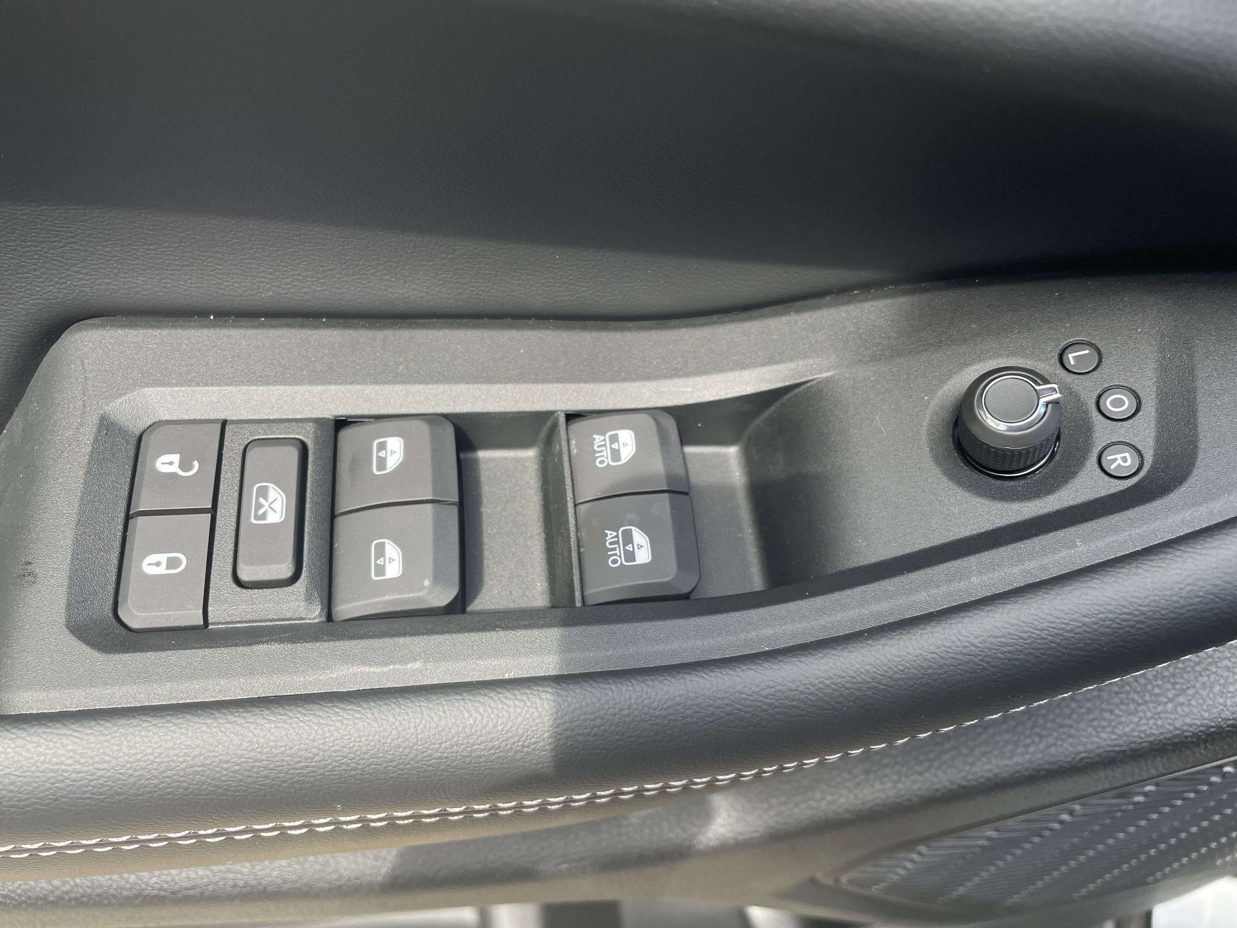 New 2025 Jeep Grand Cherokee Altitude image 10