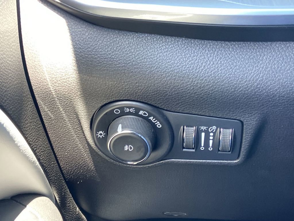 Used 2025 Jeep Compass Limited AWD/4WD image 13
