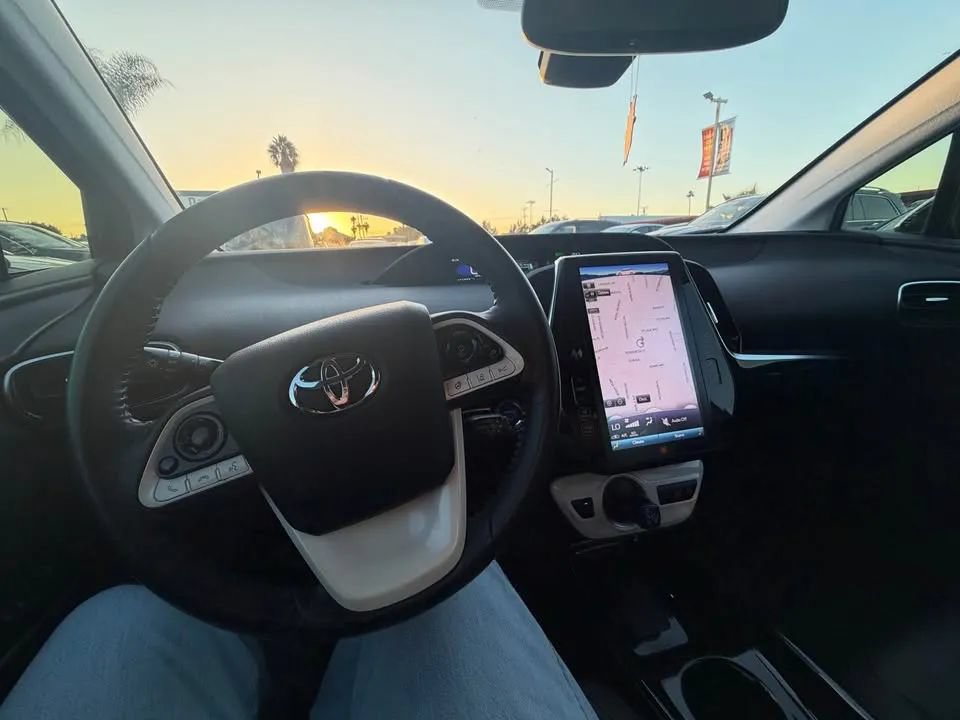 Used 2017 Toyota Prius Prime Advanced FWD image 5