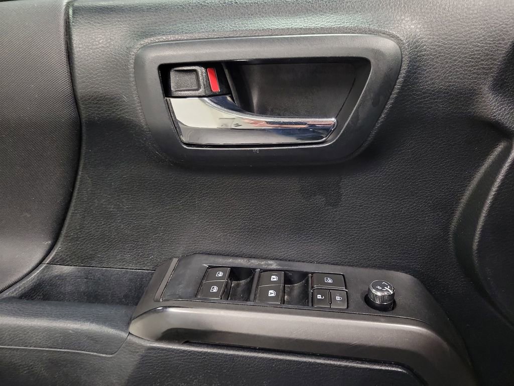 Used 2016 Toyota Tacoma TRD Off-Road w/ Premium & Technology Package image 19