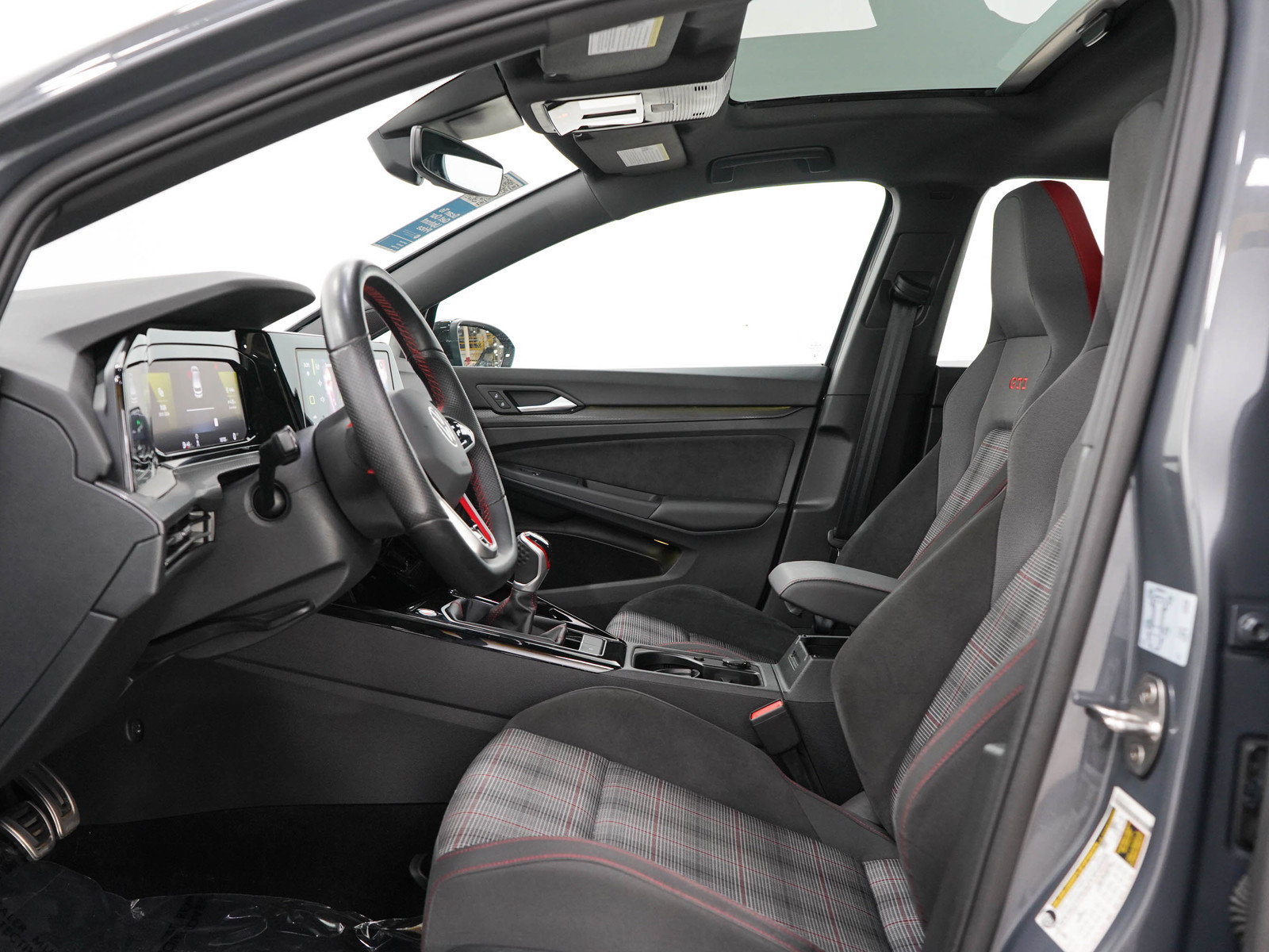 Used 2024 Volkswagen GTI SE FWD image 21