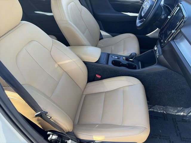 Used 2020 Volvo XC40 T5 Momentum w/ Protection Package Premier AWD/4WD image 12