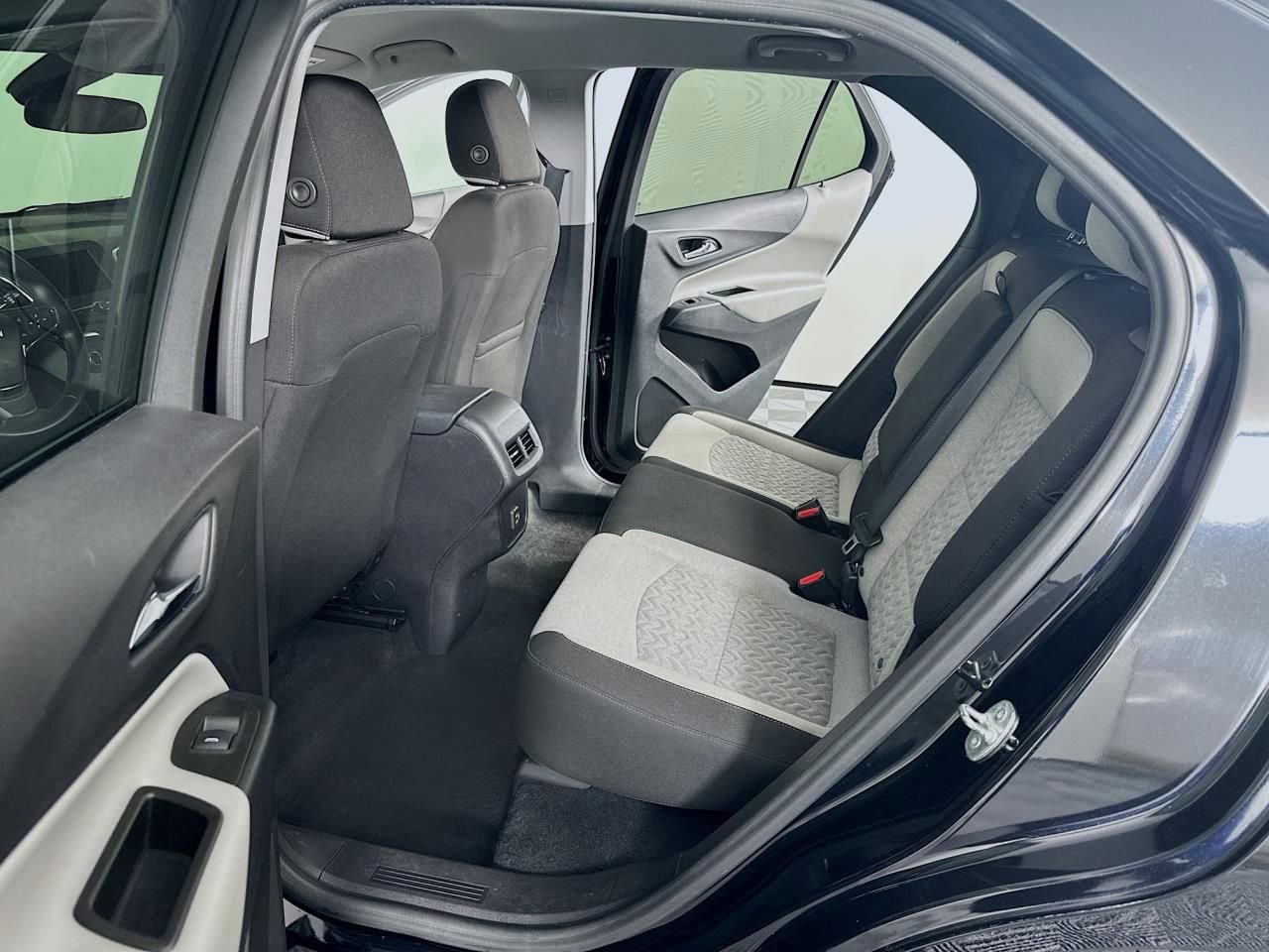 Used 2024 Chevrolet Equinox LT image 30