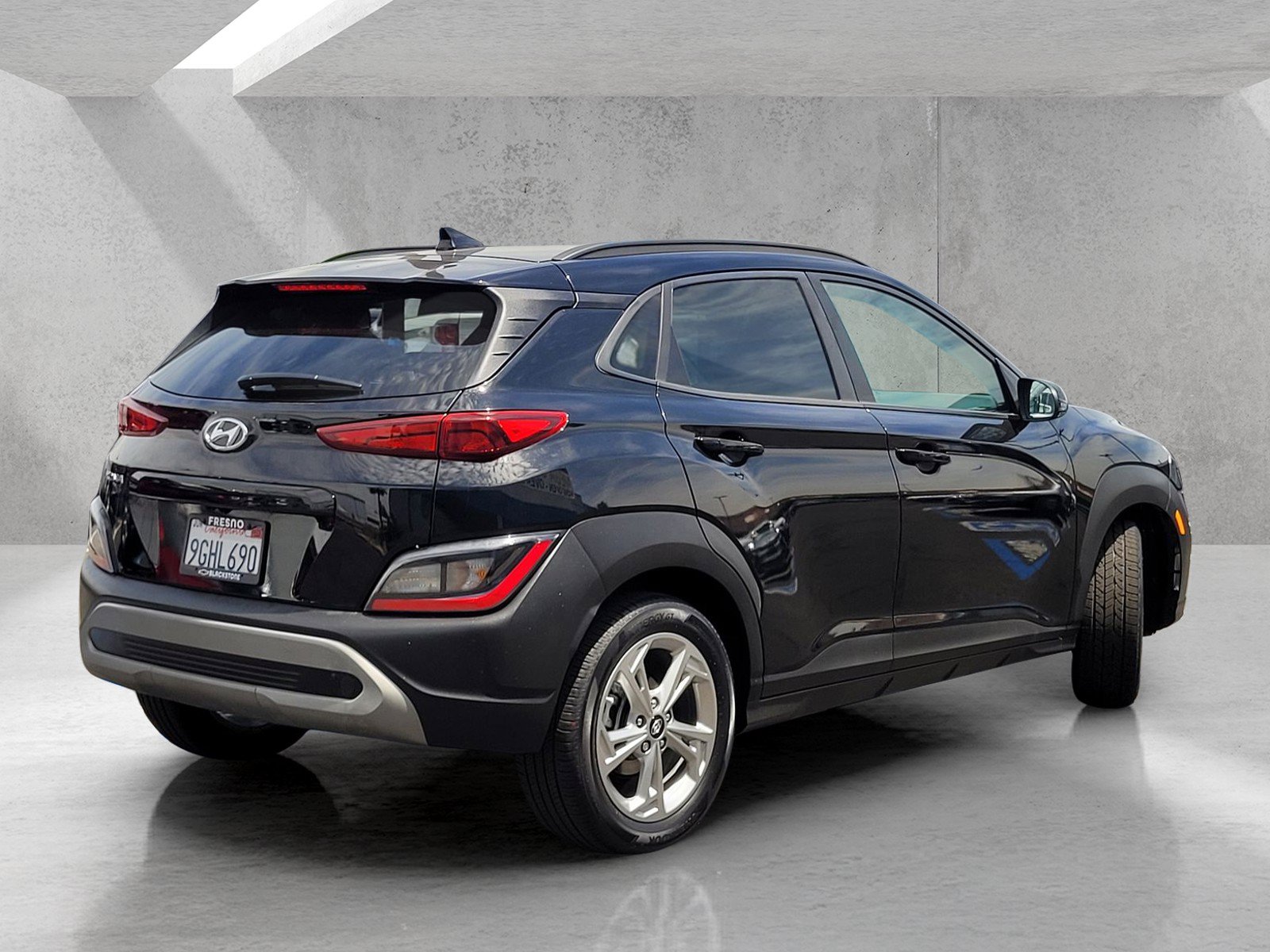 Used 2023 Hyundai Kona SEL w/ Cargo Package FWD image 4