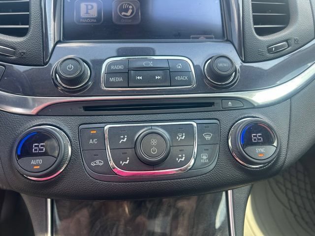 Used 2014 Chevrolet Impala LT w/ Convenience Package FWD image 10