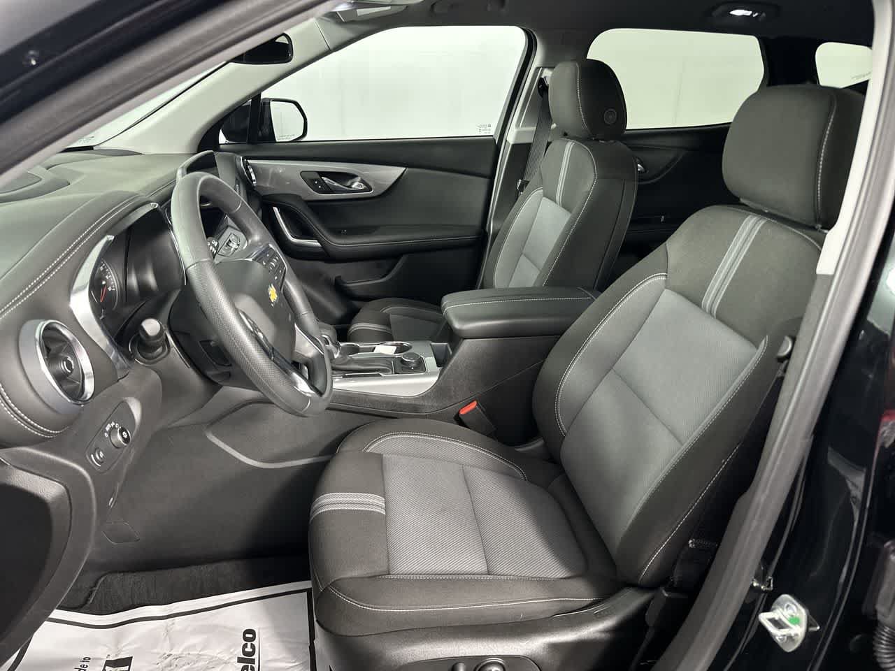Used 2025 Chevrolet Blazer LT FWD image 9