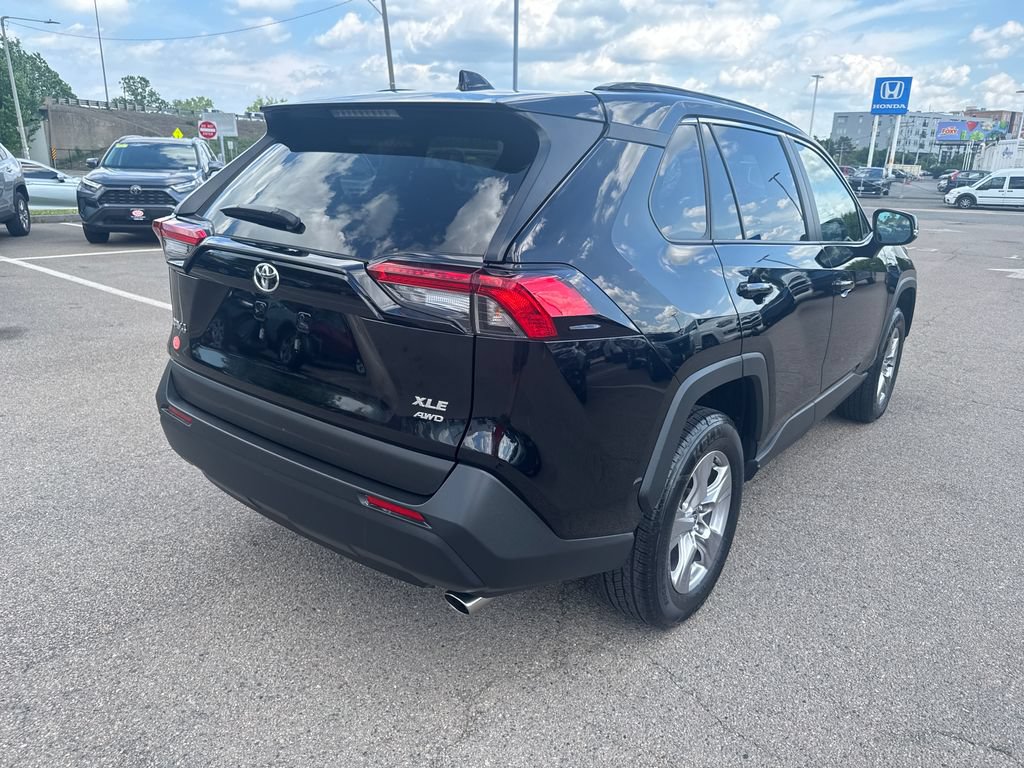 Used 2025 Toyota RAV4 XLE AWD/4WD image 8