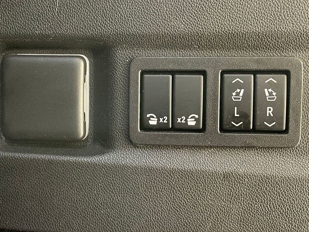 Used 2022 Chevrolet Tahoe Z71 w/ Luxury Package image 13