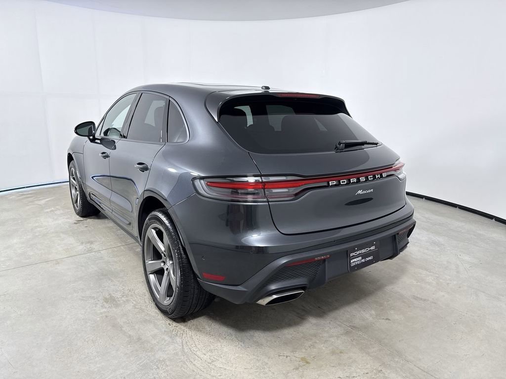 Certified 2025 Porsche Macan image 3