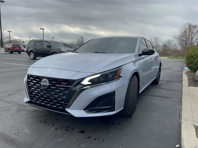 Used 2024 Nissan Altima 2.5 SR w/ SR Premium Package image 3