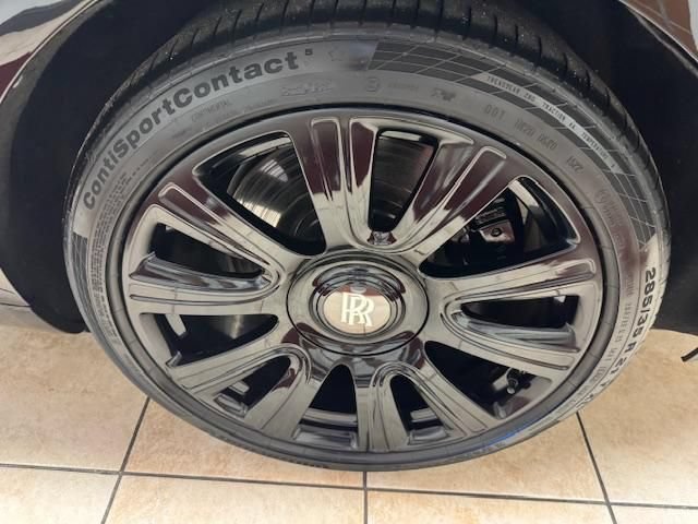 Used 2018 Rolls-Royce Dawn RWD image 16