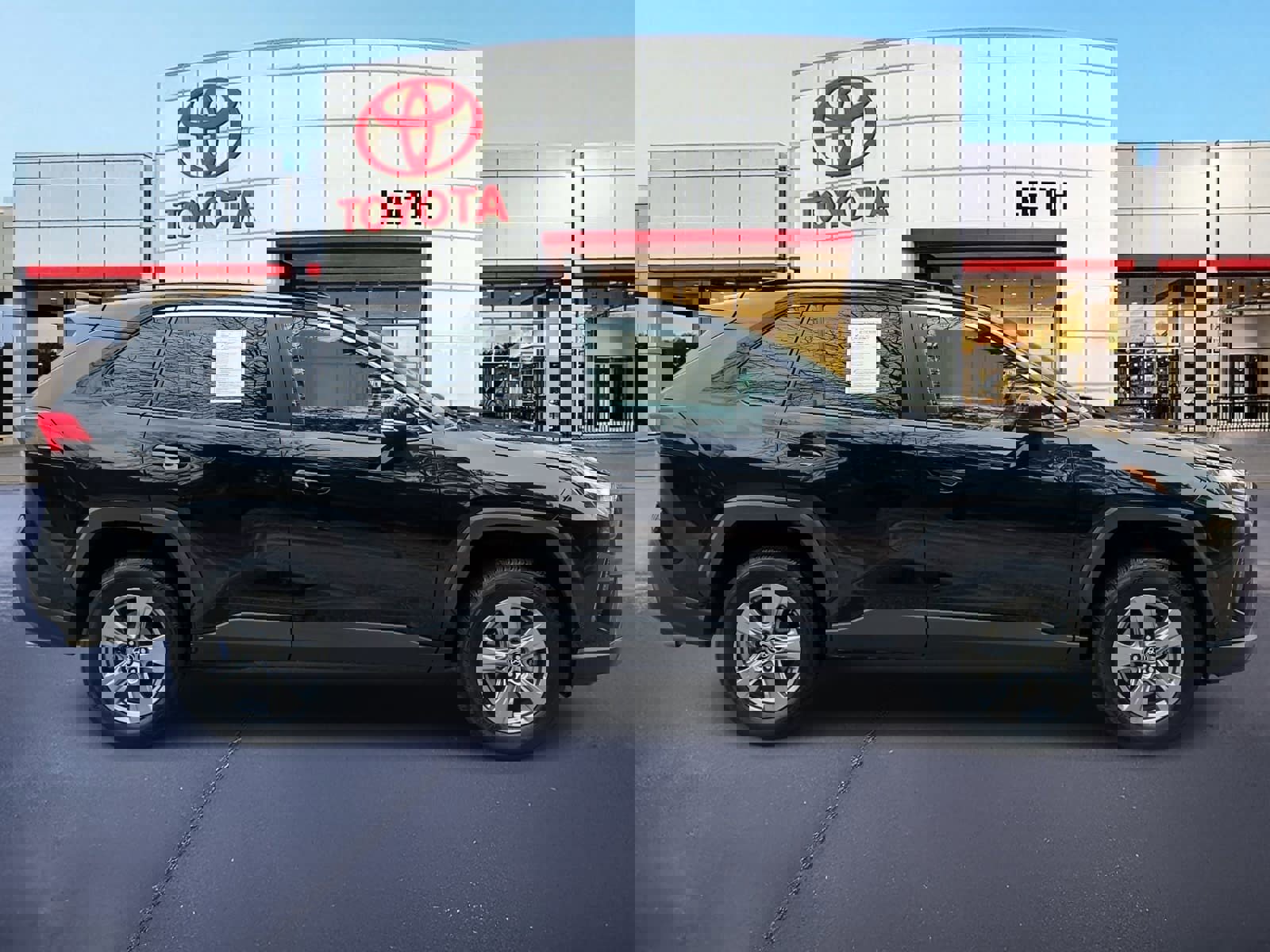 Used 2024 Toyota RAV4 XLE image 4