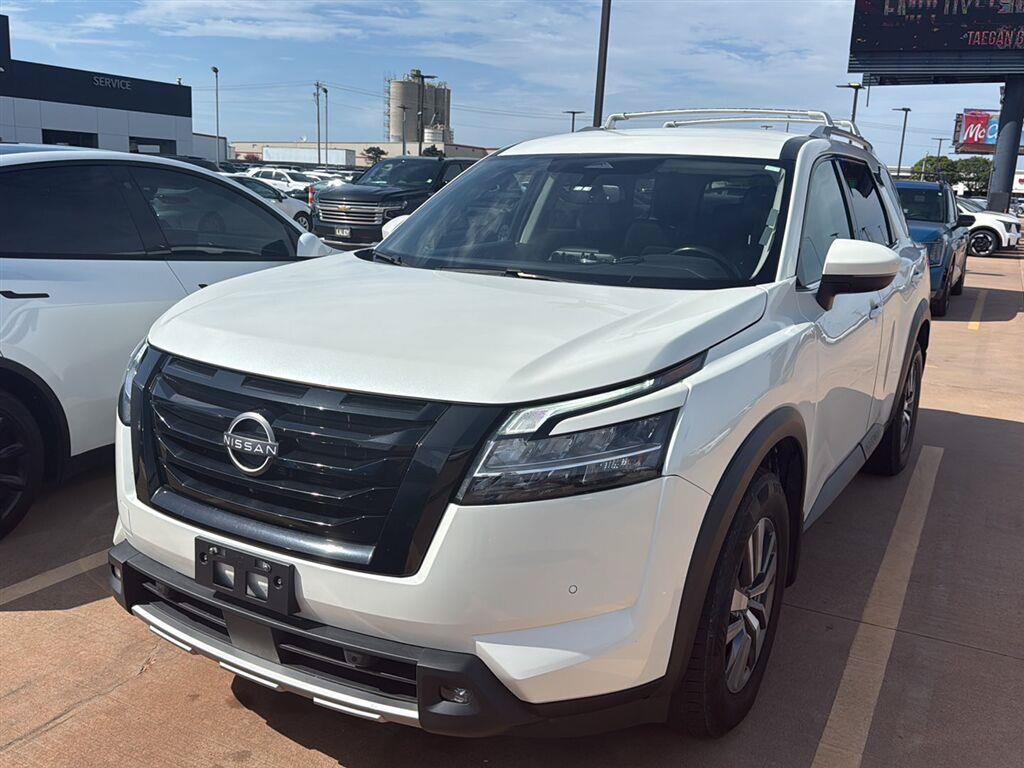 Used 2022 Nissan Pathfinder SL w/ SL Black Package AWD/4WD image 2