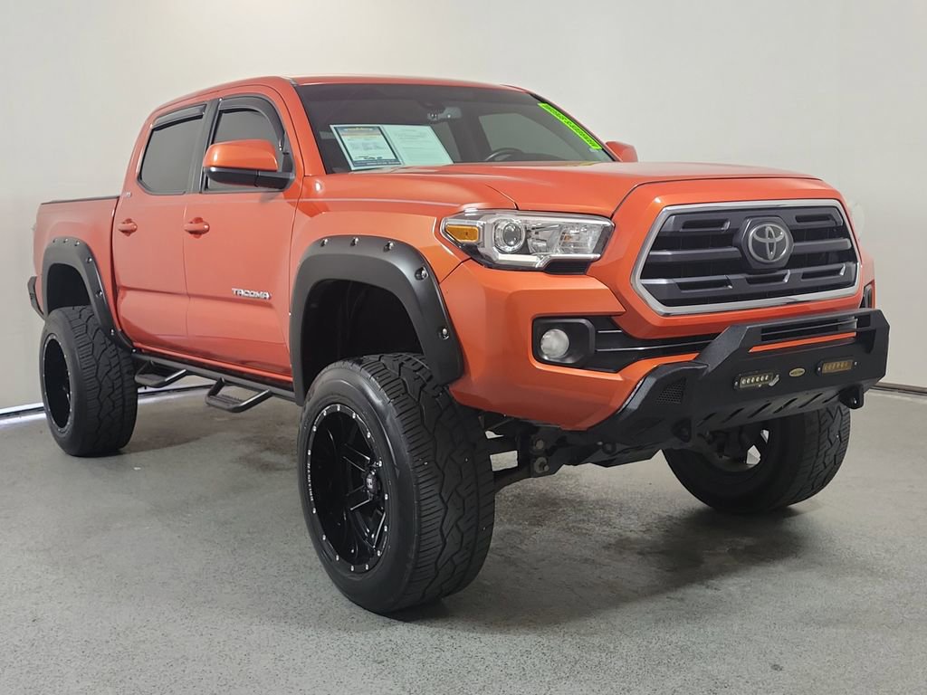 Used 2018 Toyota Tacoma SR5 RWD image 2