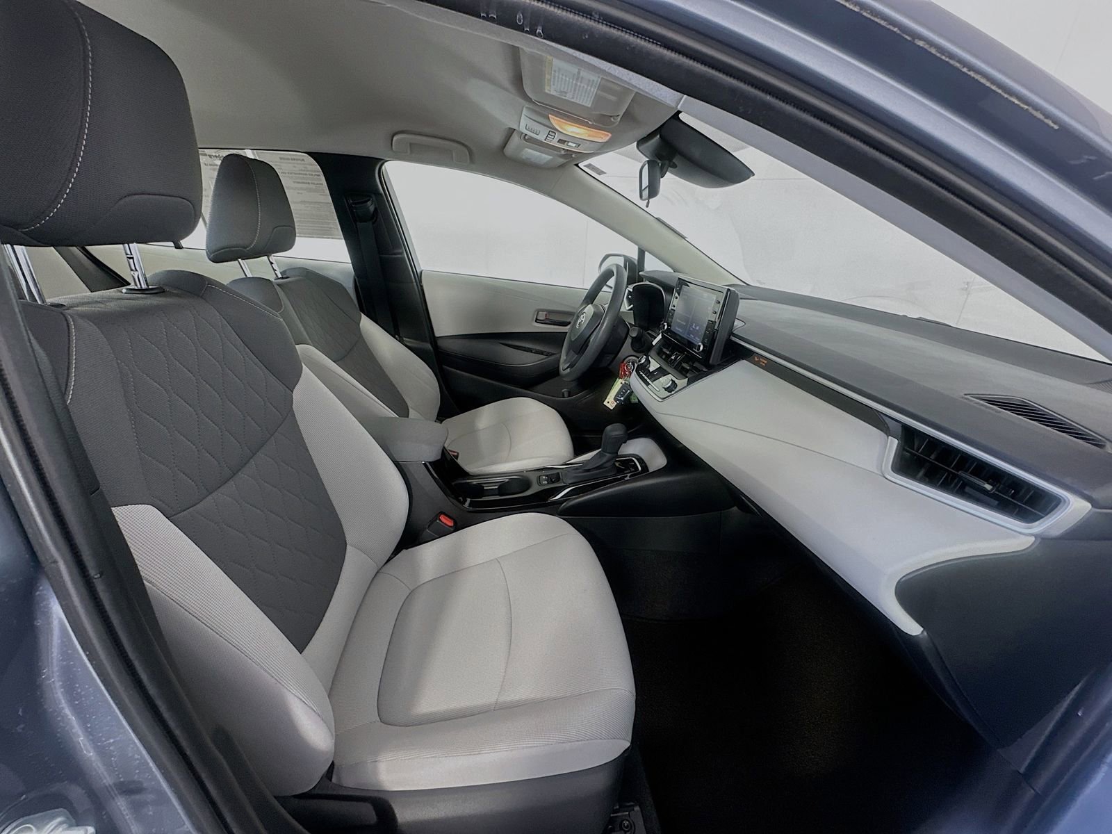 Used 2022 Toyota Corolla LE FWD image 25