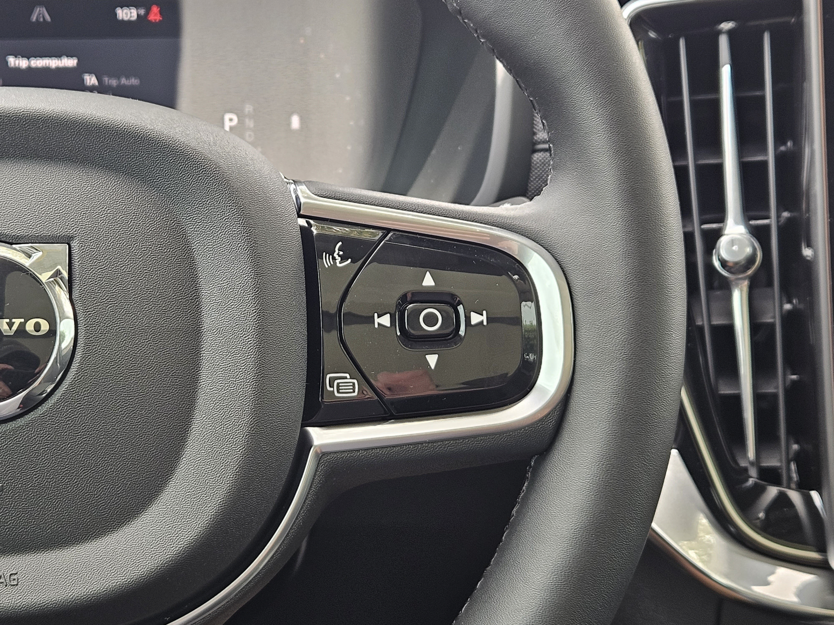 New 2026 Volvo XC90 B6 Plus w/ Protection Package Premier AWD/4WD image 24