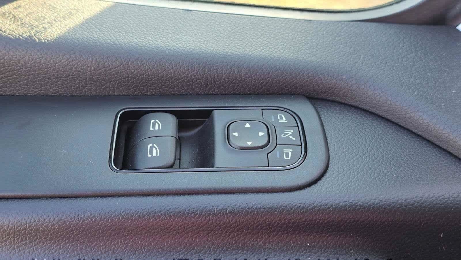 Used 2025 Mercedes-Benz Sprinter 2500 image 24