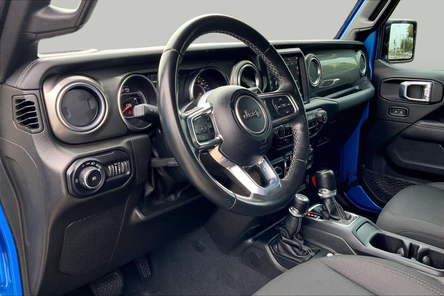 Used 2022 Jeep Wrangler Unlimited Sahara AWD/4WD image 17