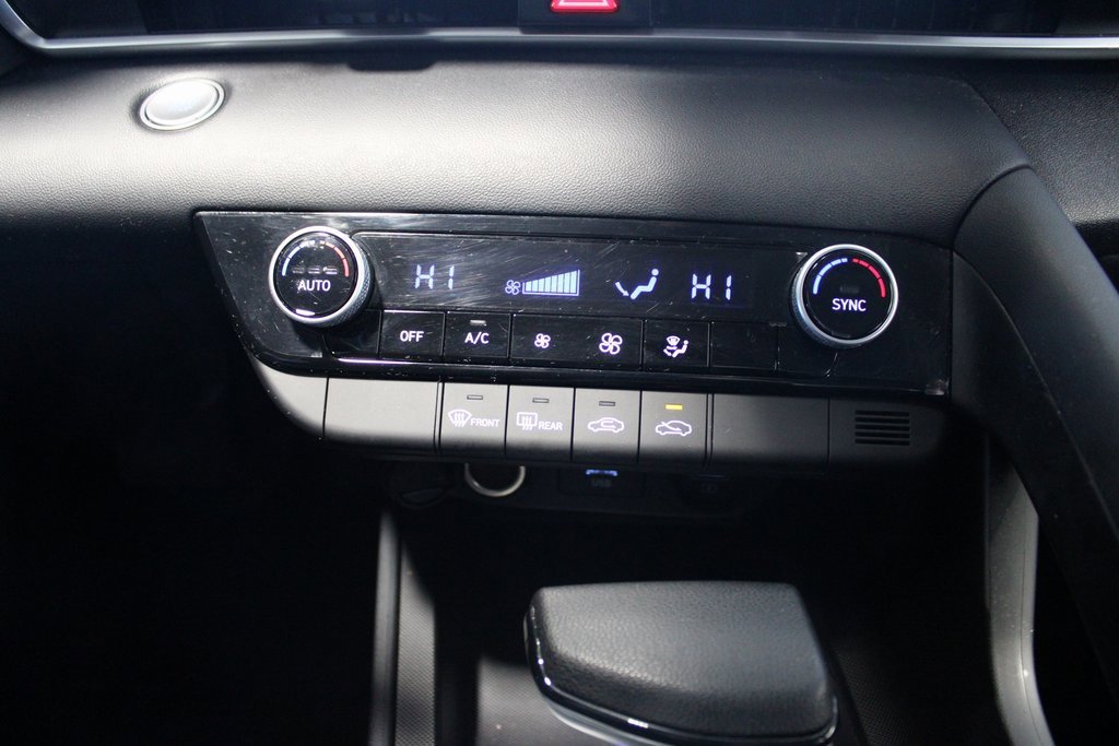 Used 2023 Hyundai Elantra SEL image 30