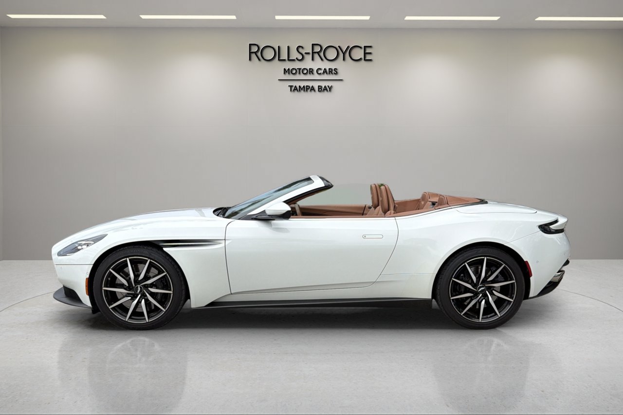 Used 2020 Aston Martin DB11 Volante RWD image 2