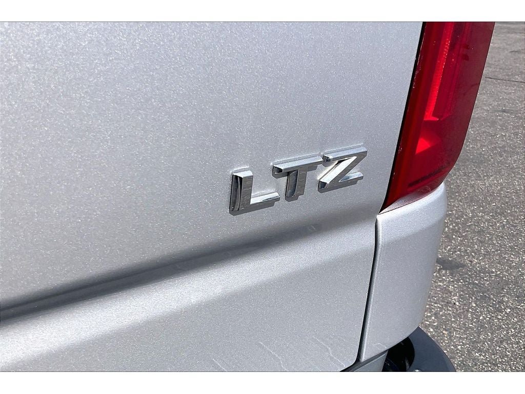 Used 2019 Chevrolet Silverado 1500 LTZ AWD/4WD image 9