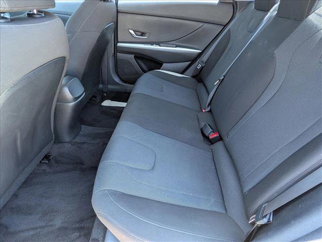 Used 2022 Hyundai Elantra SE FWD image 18