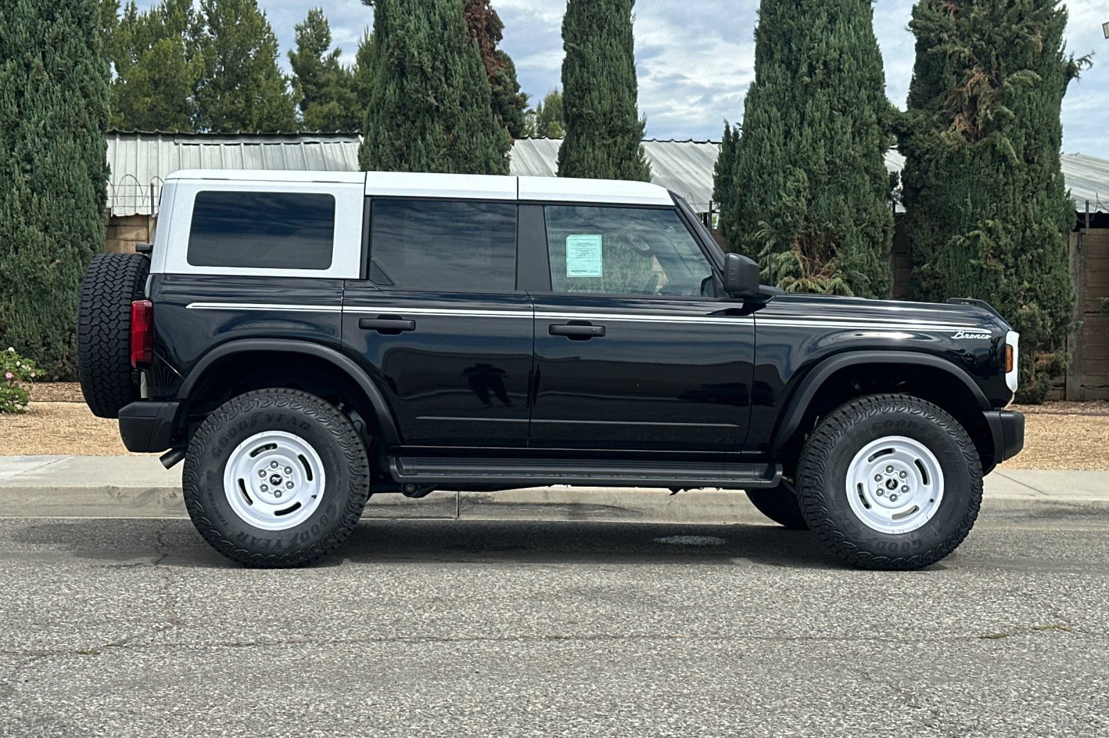 New 2026 Ford Bronco Heritage Edition AWD/4WD image 3