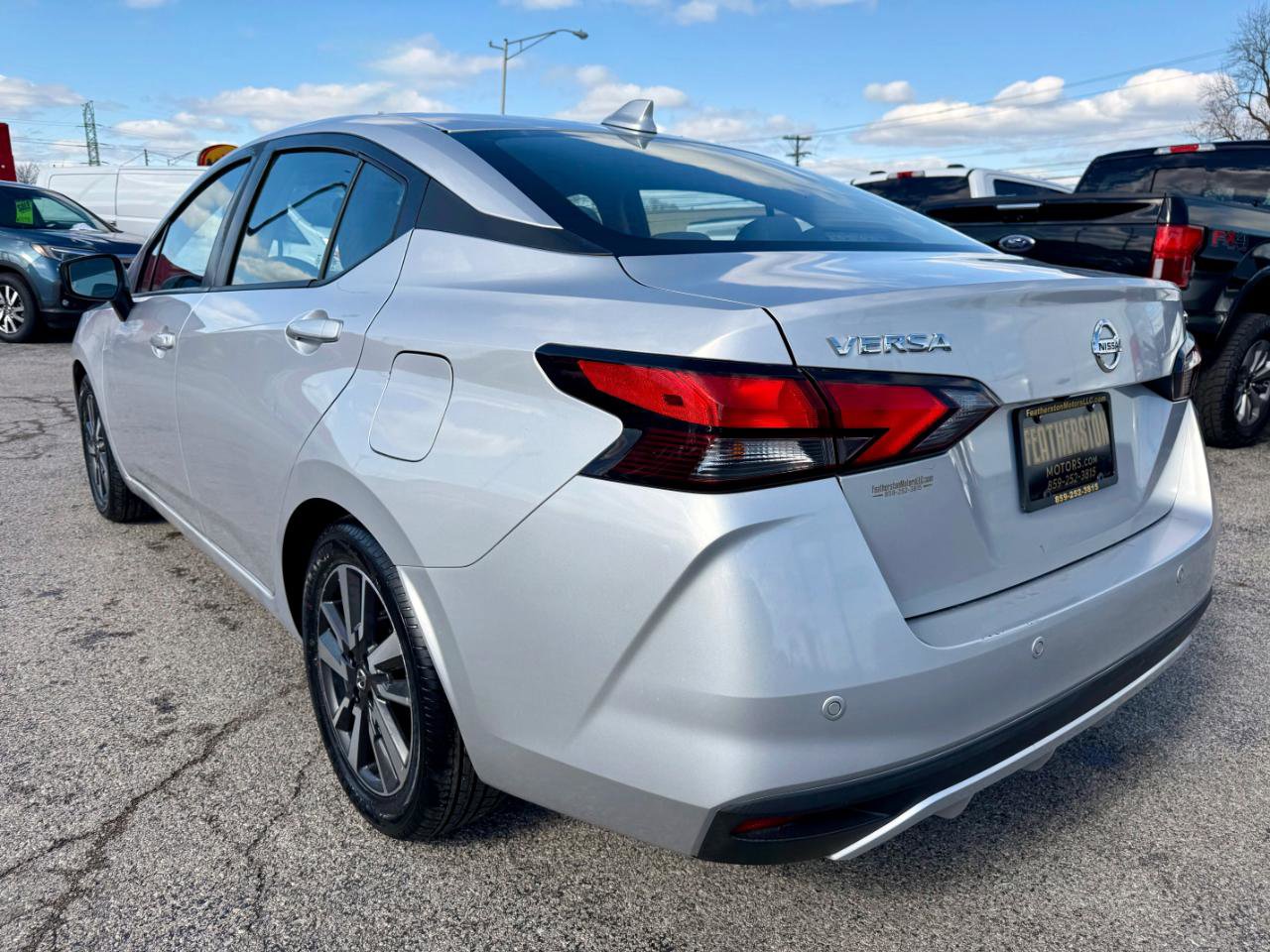 Used 2020 Nissan Versa SV FWD image 6