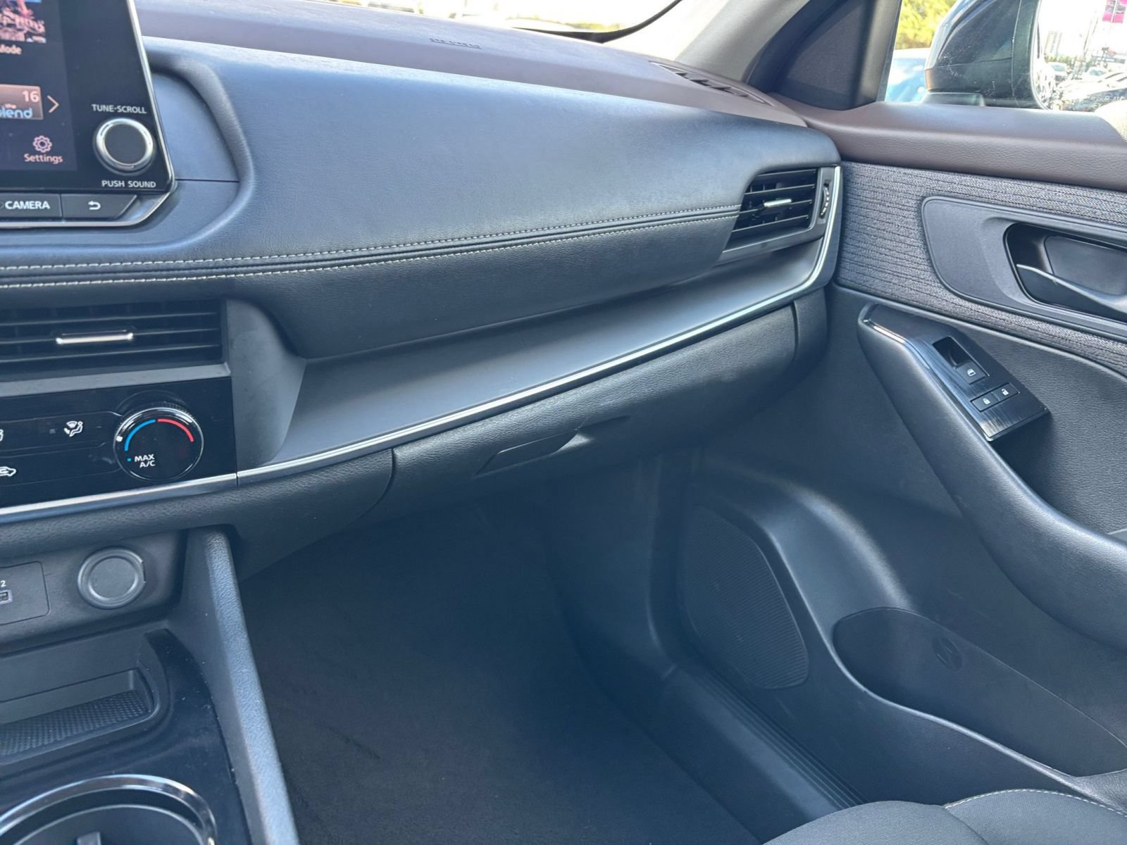 Used 2023 Nissan Rogue S FWD image 33