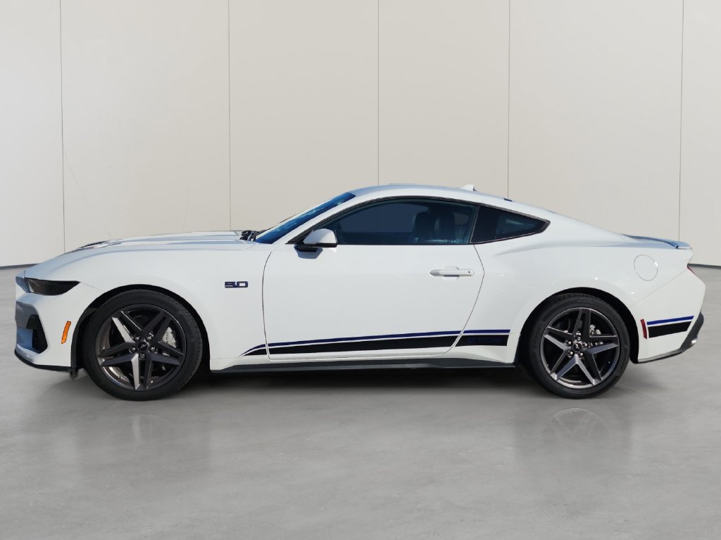 Used 2025 Ford Mustang GT Premium RWD image 2