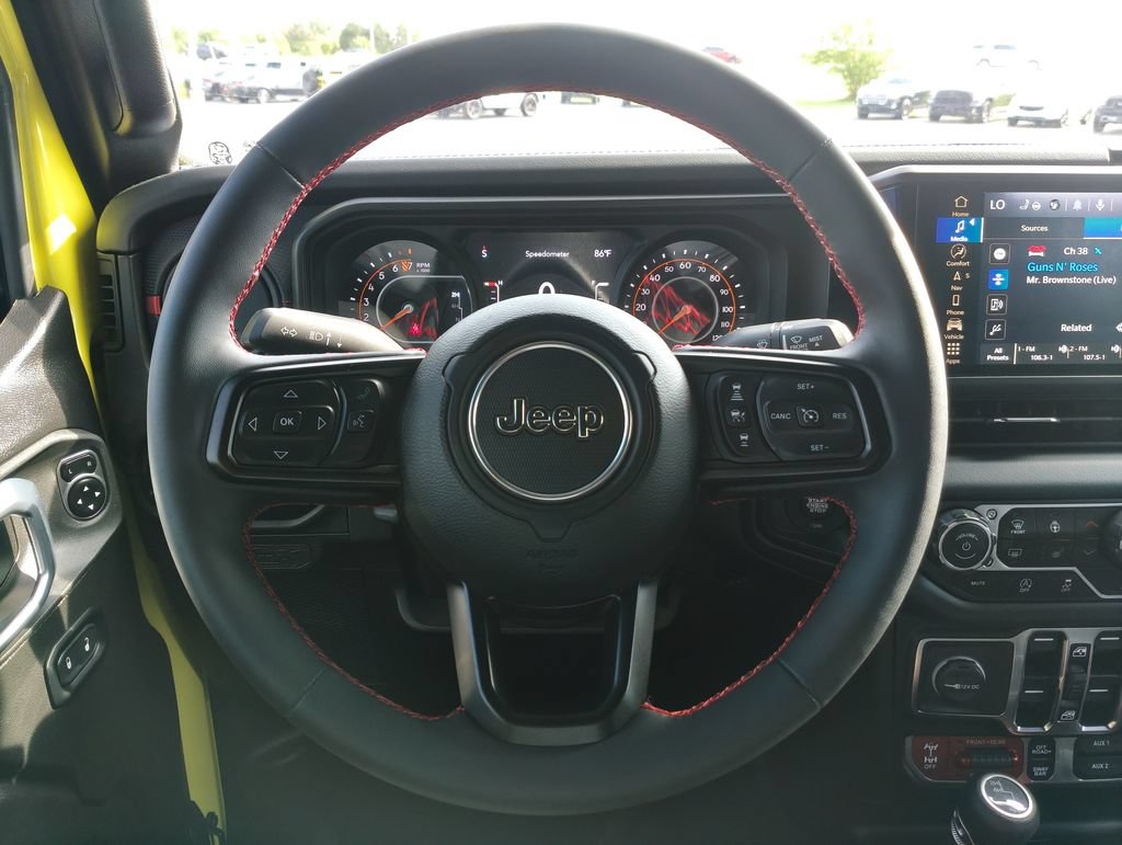 Used 2024 Jeep Gladiator Rubicon w/ Technology Group AWD/4WD image 7