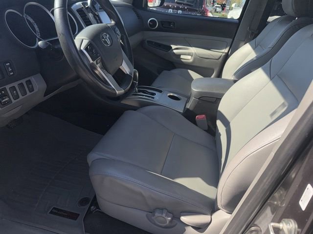 Used 2015 Toyota Tacoma 4x4 Double Cab w/ Limited Package image 15