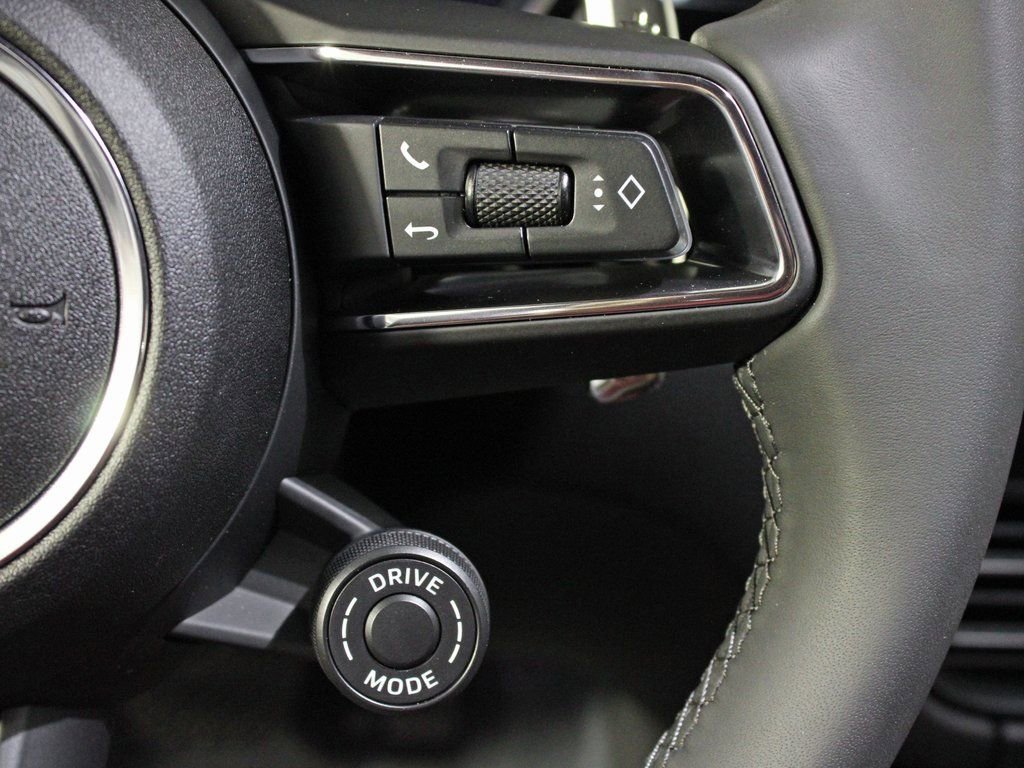 Certified 2025 Porsche Macan image 23