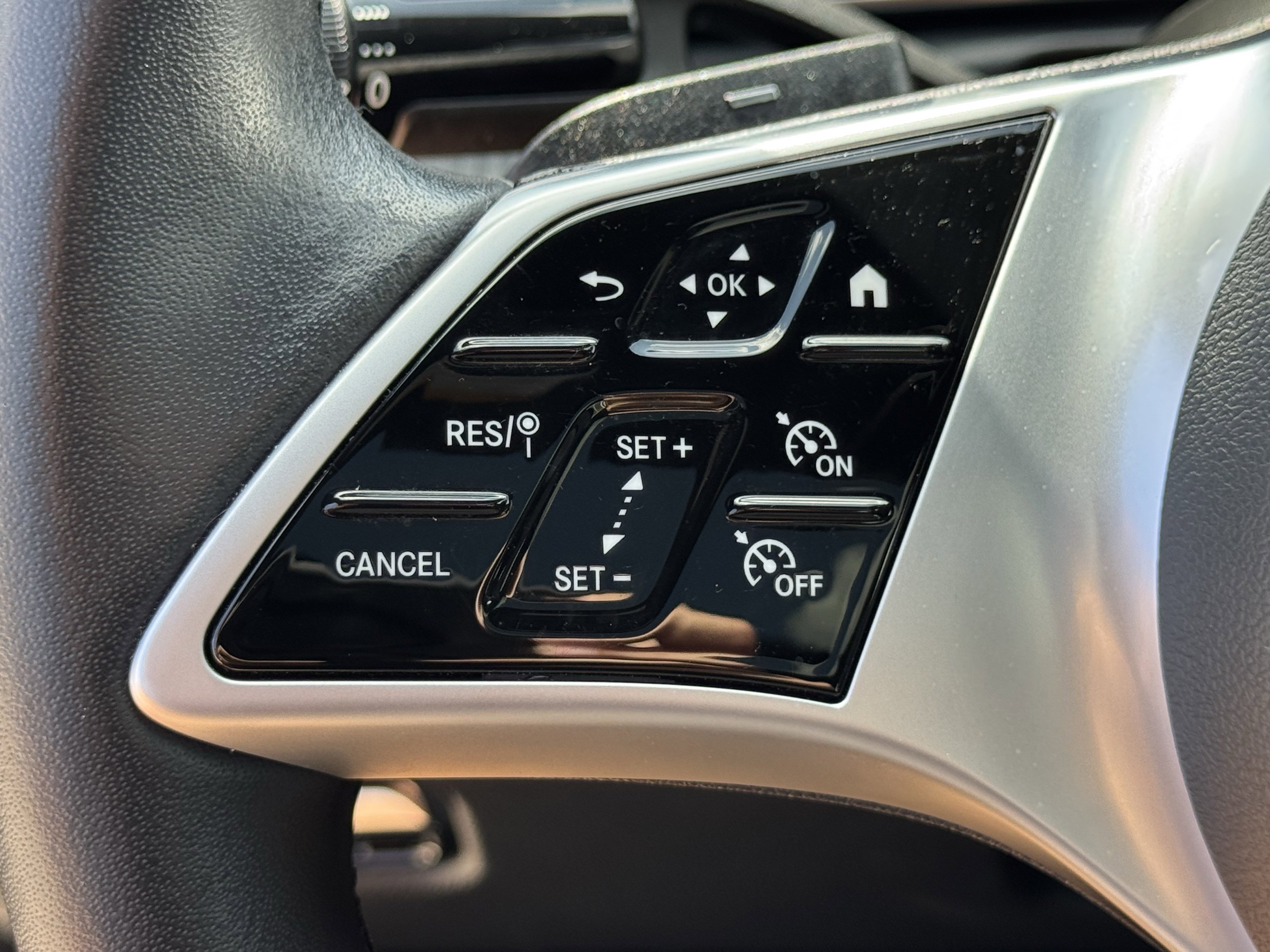 Used 2024 Mercedes-Benz C 300 Sedan image 25