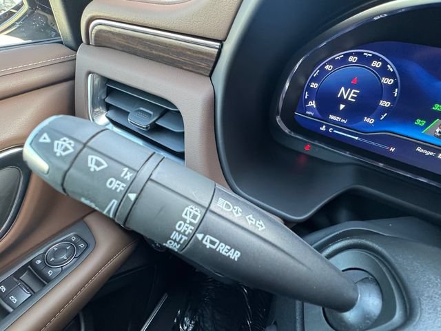 Used 2024 Chevrolet Suburban High Country AWD/4WD image 12
