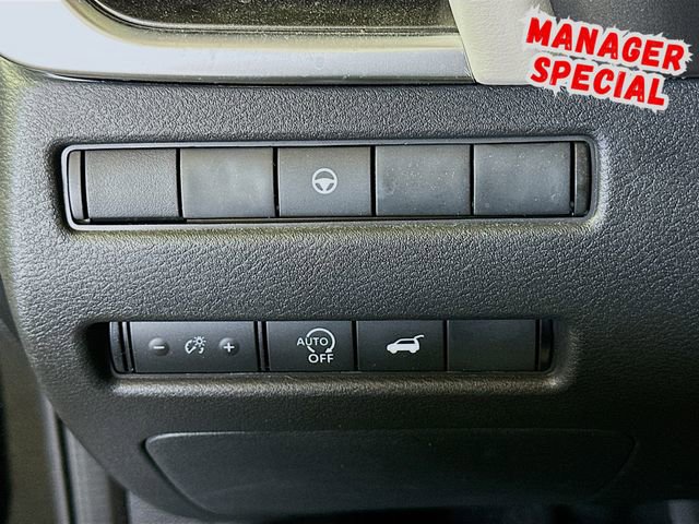 Used 2025 Nissan Rogue SV image 11