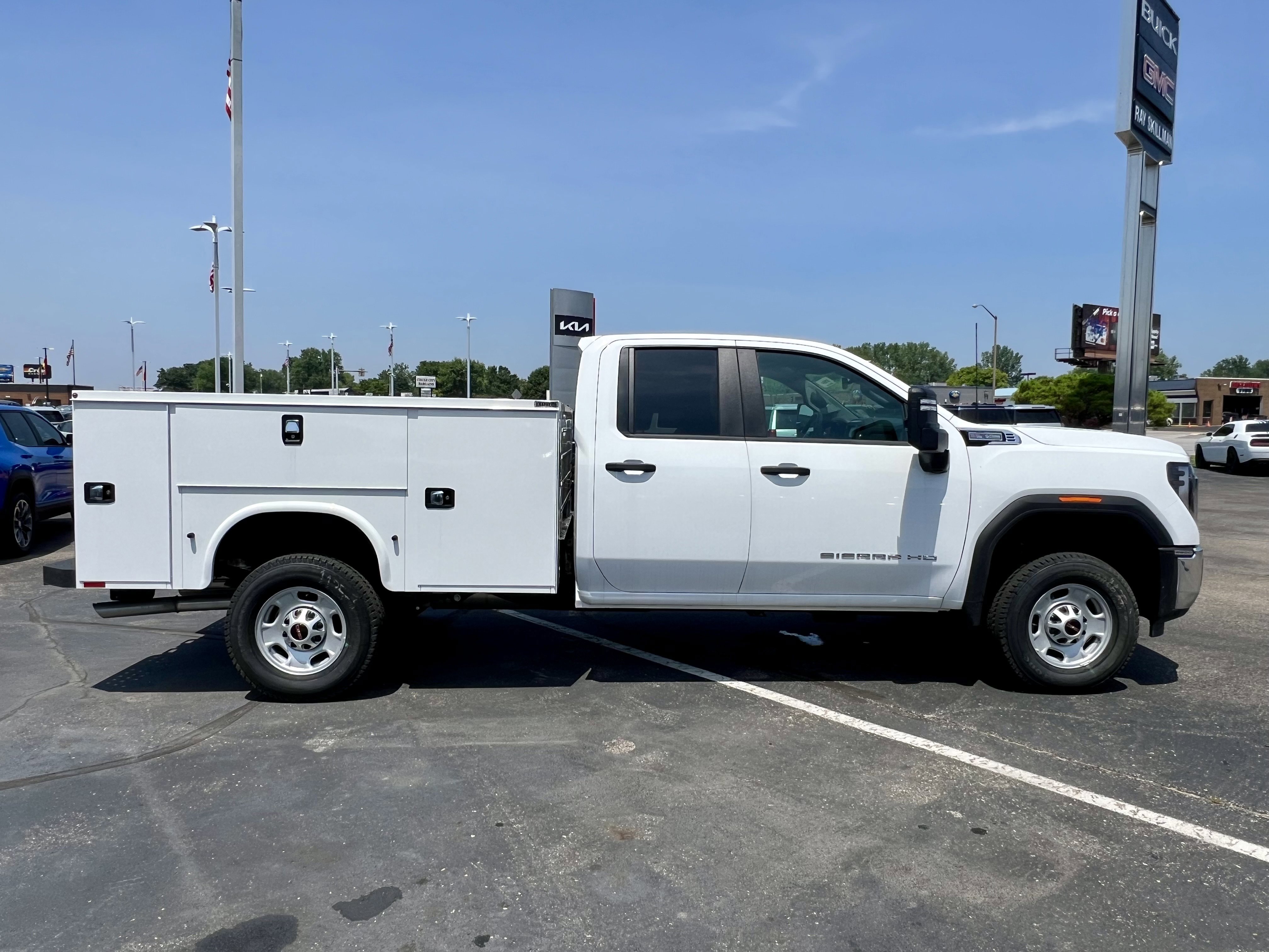 New 2025 GMC Sierra 2500 Pro w/ Convenience Package image 6