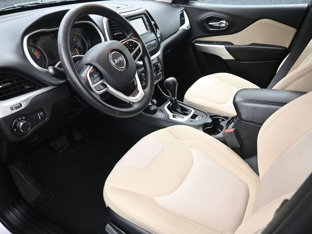 Used 2017 Jeep Cherokee Sport w/ Safety Group image 9