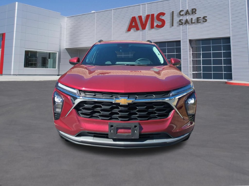 Used 2025 Chevrolet Trax LT w/ LT Convenience Package FWD image 2