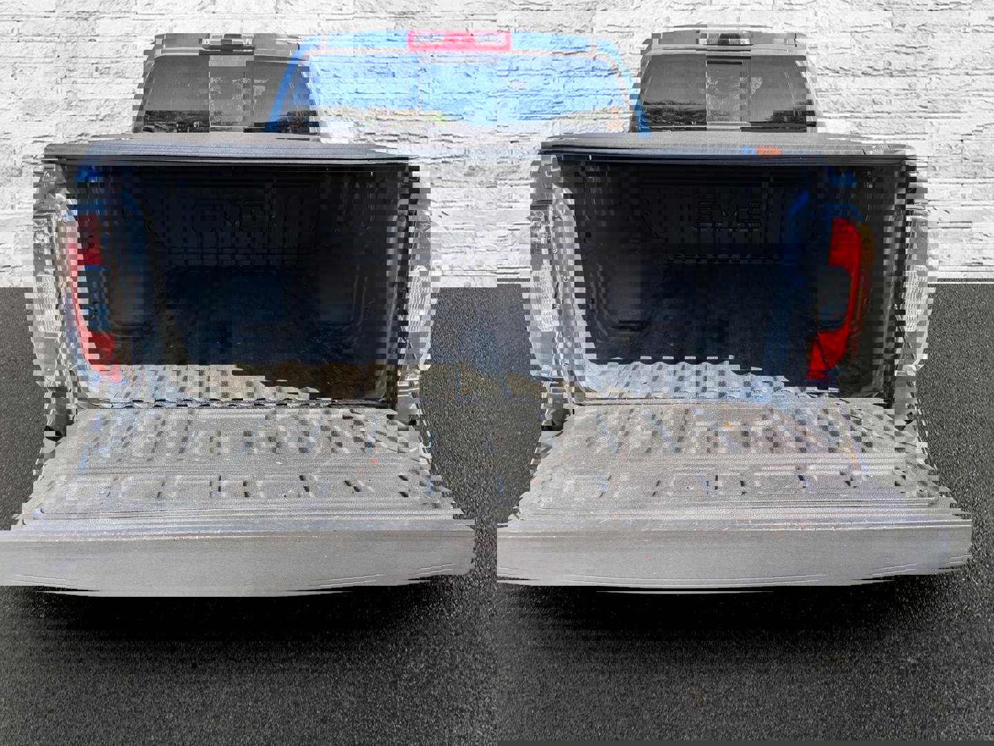 Used 2020 GMC Canyon SLE w/ Elevation Edition image 12